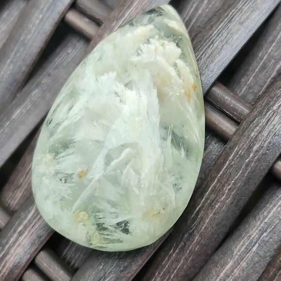 Green Feather Fluorite cabashon tear drop with drilled hole - Picture 3 of 5